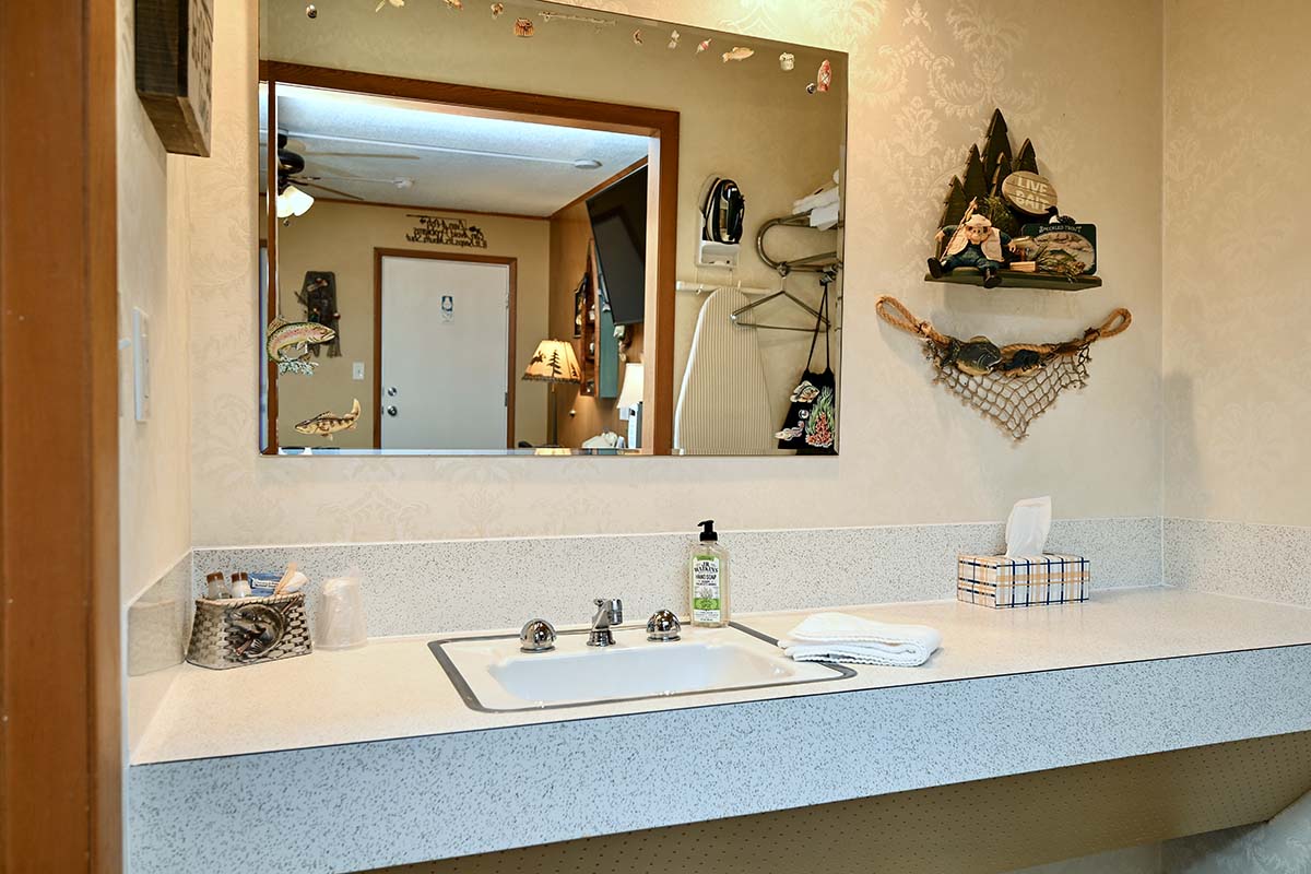 Gone Fishin Suite 6 - Fountain Motel